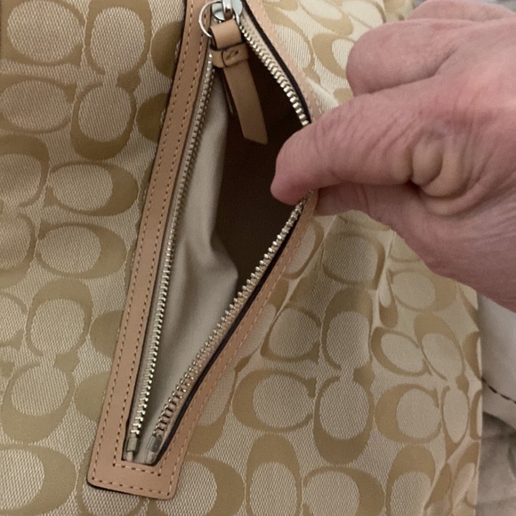 Coach crossbody or shoulder bag with matching billfold/wristlet - Picture 11 of 12